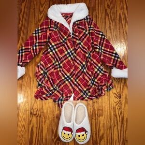 Women’s Plaid Christmas Themed Joe Boxer Robe And Slipper Set Size Large